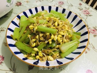 黄豆芽炒芹菜的做法步骤：7