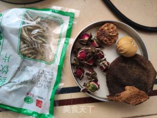 无花果金银花陈皮水的做法步骤：1
