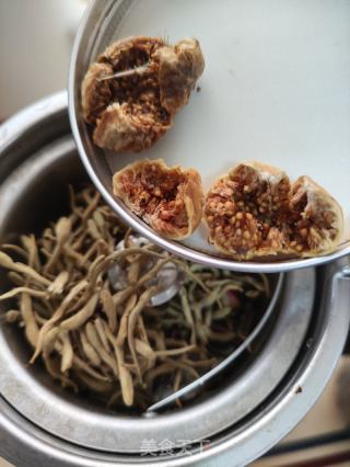 无花果金银花陈皮水的做法步骤：3