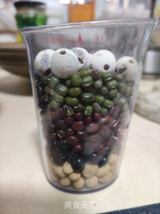 五谷豆浆的做法步骤：1