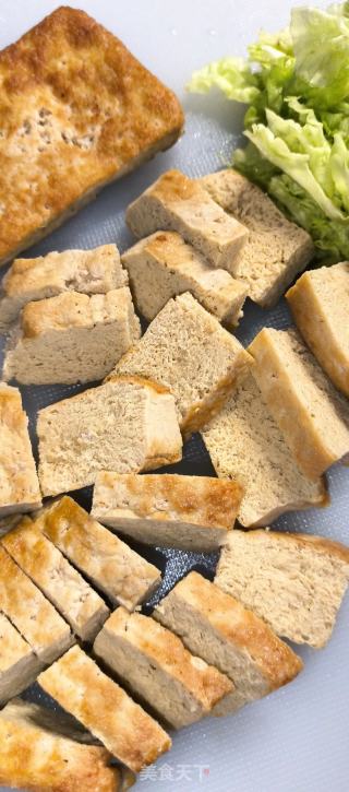 白菜炒冻豆腐的做法步骤：2