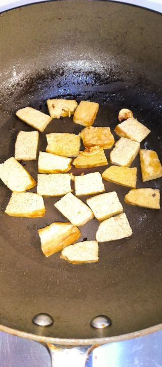 白菜炒冻豆腐的做法步骤：4