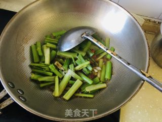 芹菜炒鸡蛋的做法步骤：4