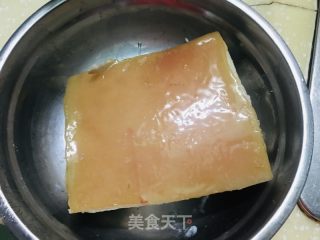 传统红烧肉的做法步骤：2