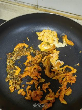 芽菜炒河粉的做法步骤：2