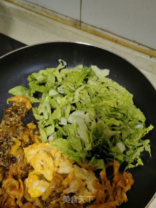 芽菜炒河粉的做法步骤：3