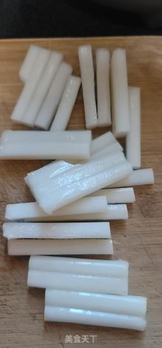 肉饼牛肉蛋皮年糕汤的做法步骤：3