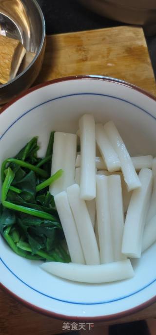 肉饼牛肉蛋皮年糕汤的做法步骤：6