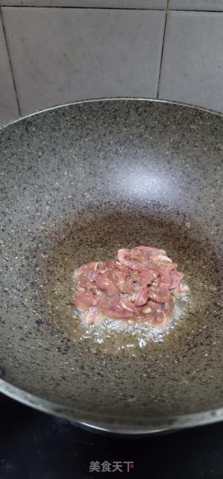肉丝炒黄豆芽韭菜的做法步骤：6