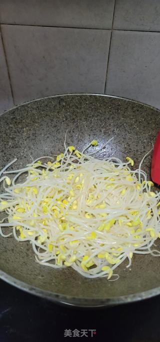 肉丝炒黄豆芽韭菜的做法步骤：9
