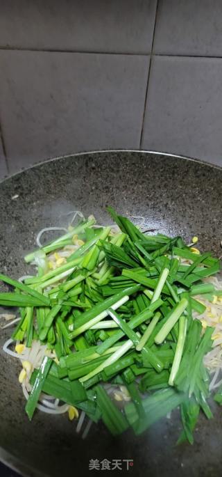 肉丝炒黄豆芽韭菜的做法步骤：10