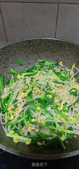 肉丝炒黄豆芽韭菜的做法步骤：11