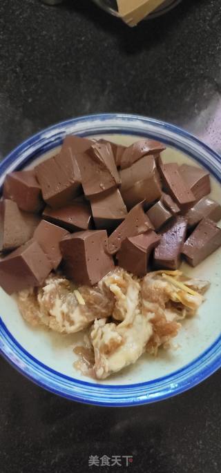 猪红牛肉韭菜粥的做法步骤：4