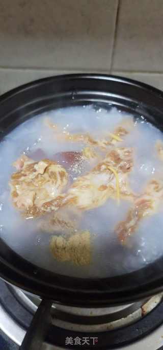 猪红牛肉韭菜粥的做法步骤：7