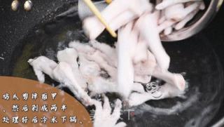 蒜香酸辣鸡爪的做法步骤：3