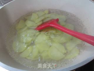 墨鱼丸炒土豆的做法步骤：5