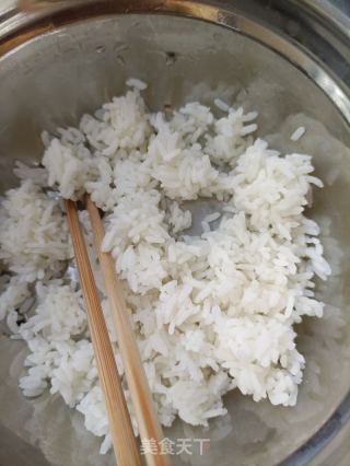 五彩蛋炒饭的做法步骤：2