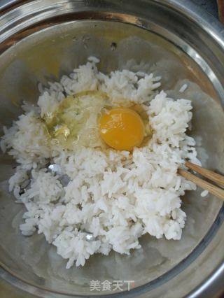 五彩蛋炒饭的做法步骤：3