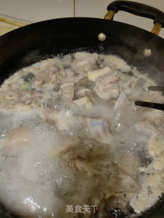 羊排烧冬藕的做法步骤：2