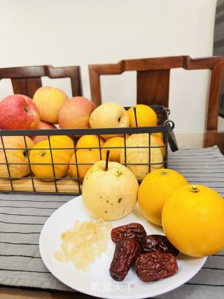 安利一款超好喝的润嗓黄冰糖雪梨热橙茶的做法步骤：1