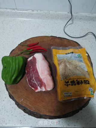 碳烤笋尖炒肉的做法步骤：1