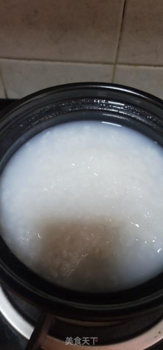 鸡蛋牛肉香菜粥的做法步骤：1