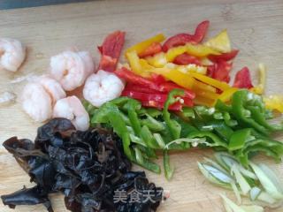 彩椒炒虾仁的做法步骤：4