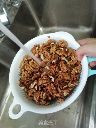 琥珀桃仁的做法步骤：1