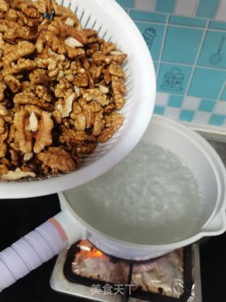 琥珀桃仁的做法步骤：2