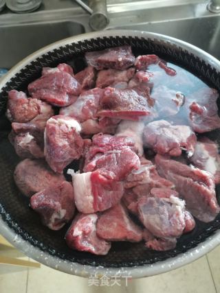 卤牛肉的做法步骤：1