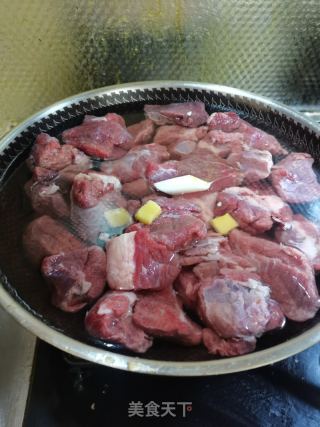 卤牛肉的做法步骤：2