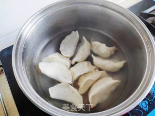 香菇荠菜鲜肉饺的做法步骤：10