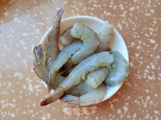 鲜虾芥菜宽面汤的做法步骤：1
