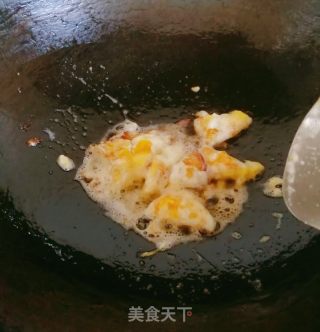 裙带菜鸡蛋汤的做法步骤：2