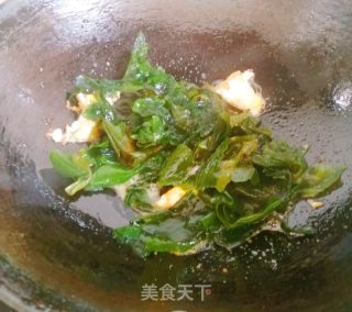 裙带菜鸡蛋汤的做法步骤：3