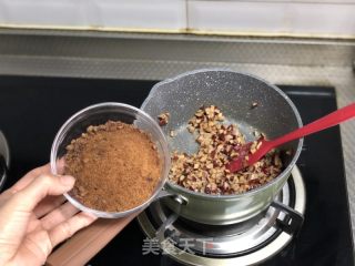 红糖红枣杯子蛋糕的做法步骤：1