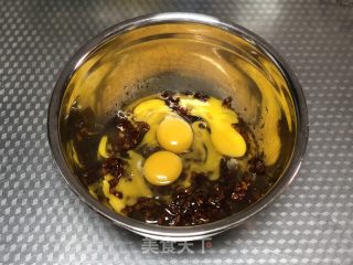 红糖红枣杯子蛋糕的做法步骤：2