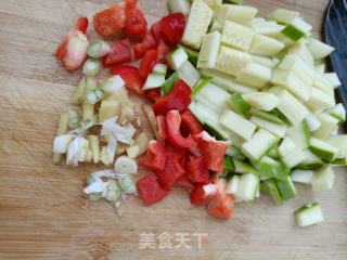 茭瓜炒海蛎肉的做法步骤：2