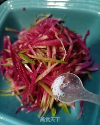 糖醋心里美的做法步骤：4