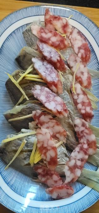 腊肠蒸南昌鱼干的做法步骤：4