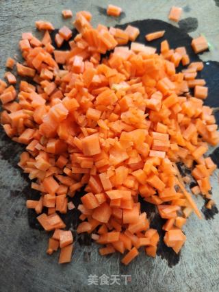 胡萝卜鸡蛋炒饭的做法步骤：1