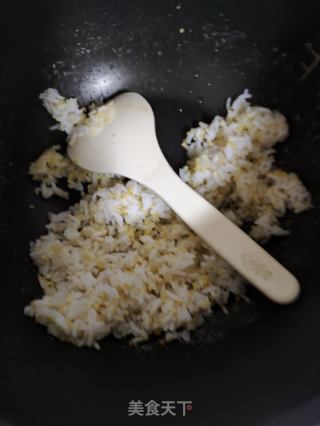 胡萝卜鸡蛋炒饭的做法步骤：3