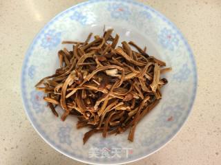 茶树菇炒鸡胸肉的做法步骤：5