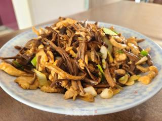 茶树菇炒鸡胸肉的做法步骤：10