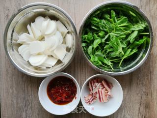 腊肉炒饵块的做法步骤：4