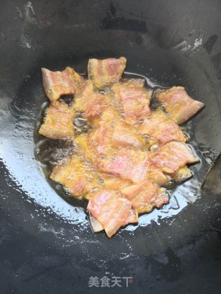 腊肉炒饵块的做法步骤：5