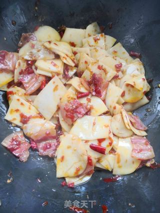 腊肉炒饵块的做法步骤：9