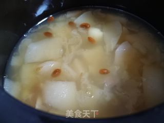 银耳雪梨的做法步骤：2