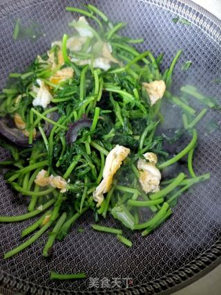 海参鸡蛋炒茼蒿的做法步骤：8