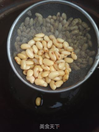 黄豆胡萝卜排骨汤的做法步骤：4